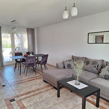 Apartments Place4You Б'єловар Екстер'єр фото