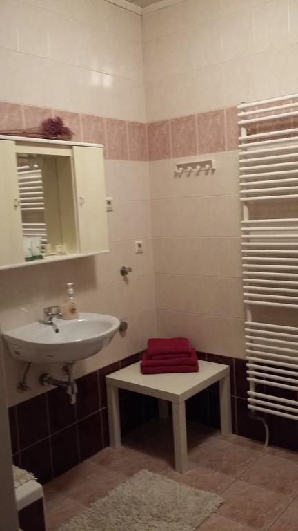 Apartments Place4You Б'єловар Екстер'єр фото